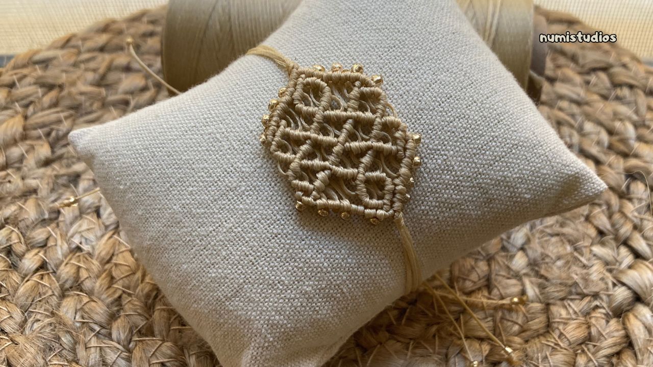 Macramé Endless Knot Bracelet Tutorial